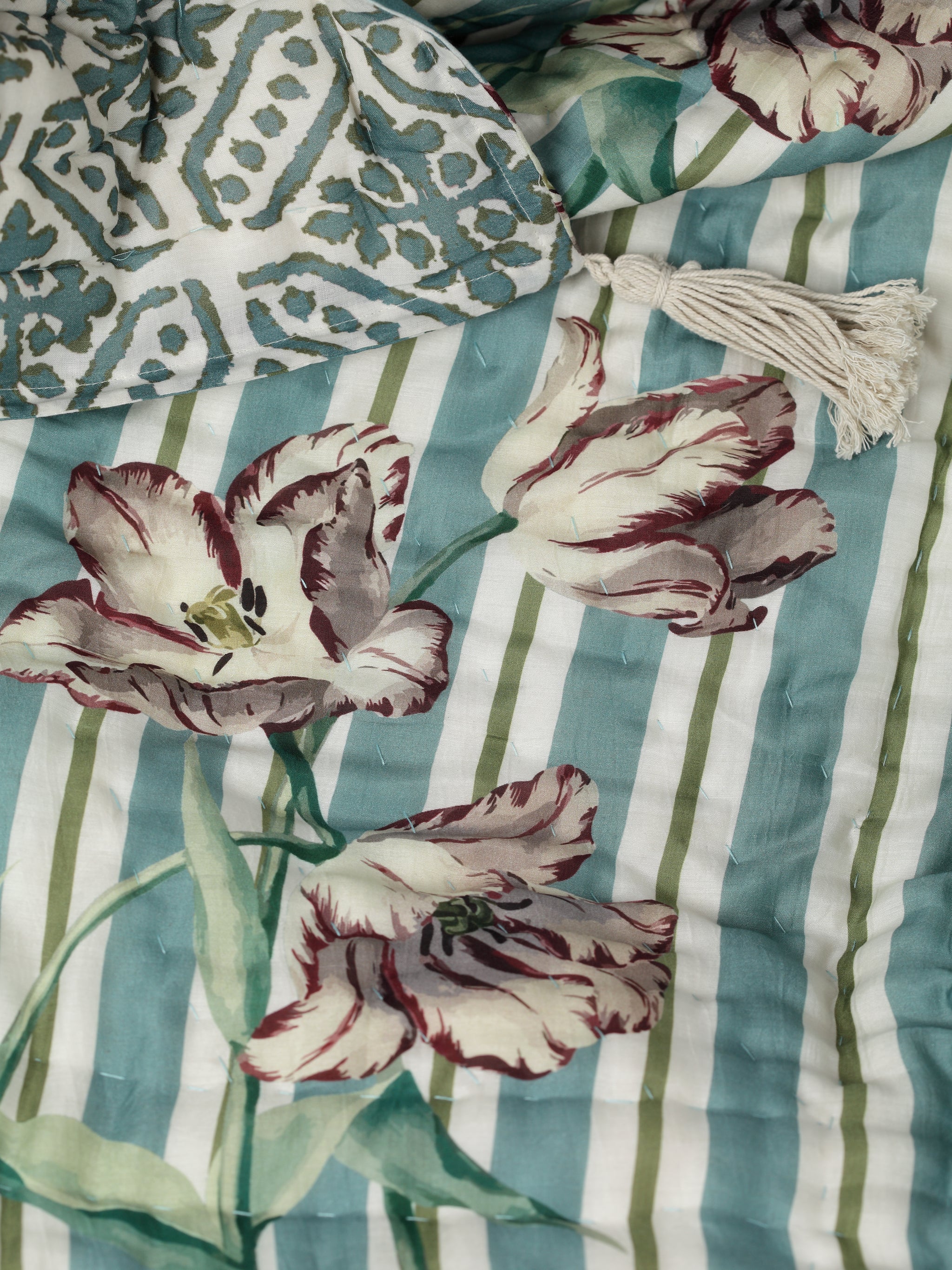 VINTAGE BLOOM ANTIQUE TEAL QUILT – vVyom display picture 2