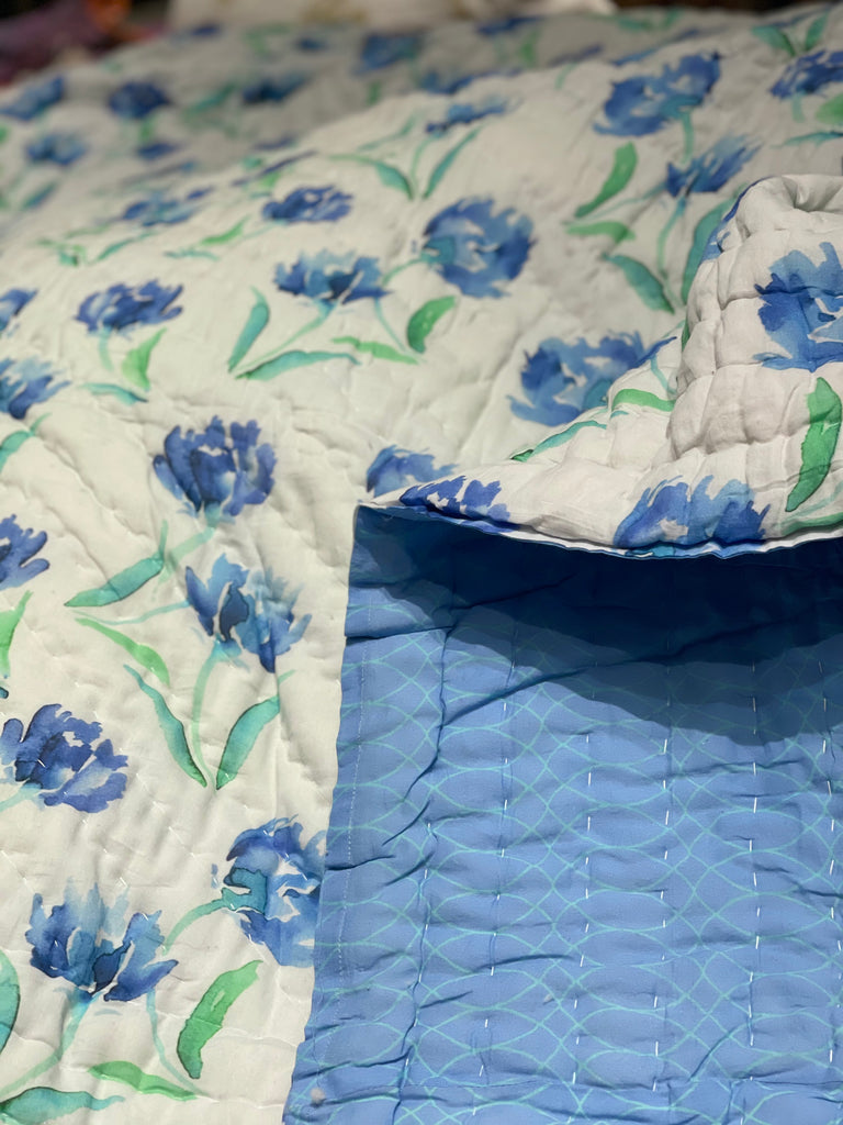 White and Blue Floral Garden Printed Cotton Quilt