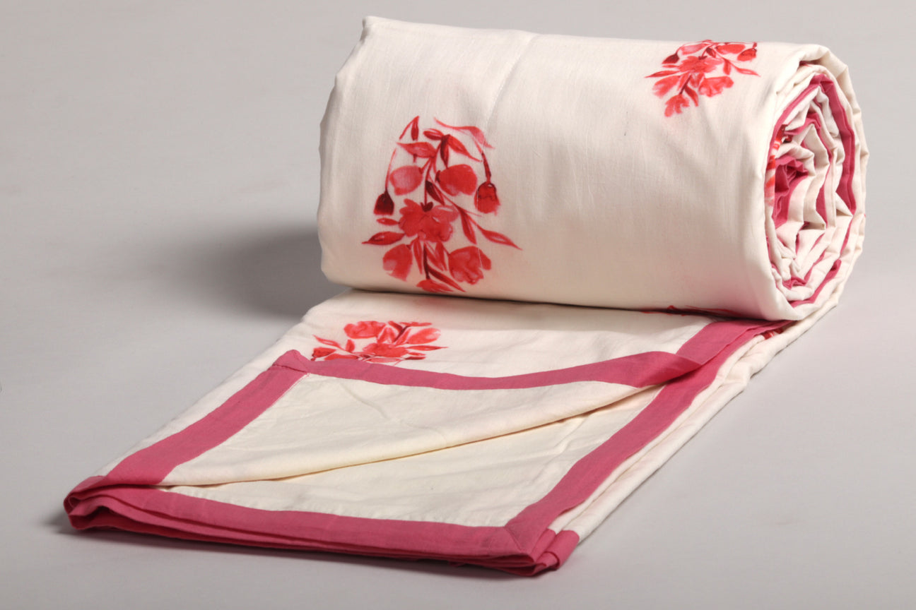 White and Red Delicate Motif Printed Duvet / Dohar 103W